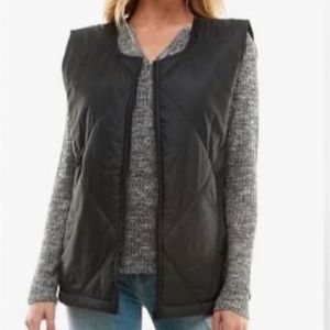 Socialite Mae Puffer Vest- Black NWT